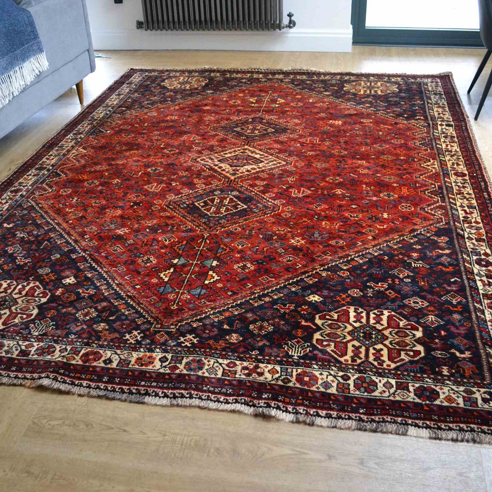 Shiraz Traditional Persian Medallion Rug in Red Multi